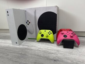 Xbox Series S + dokovacia stanica + 3X ovládač