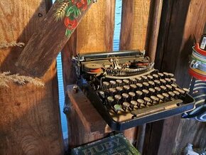 Stará žehlička,  písací stroj