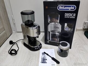 Rezervovany - Mlyncek na kavu Delonghi KG521.M