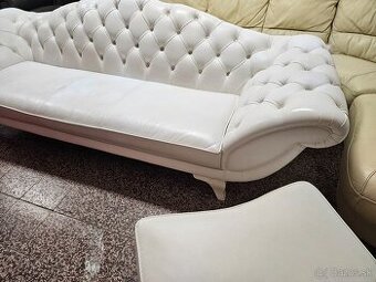 CHESTERFIELD ŠTÝL,KOŽENÁ BIELA 3+2KESLÁ+TABURET