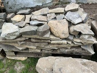 Ponúkam zdarma kameň andezit svetly cca 5 m2