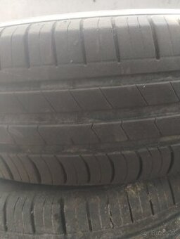 215/65R16 letné