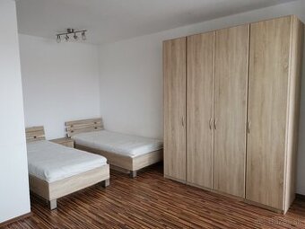 Prenájom veľkej samostatnej izby v 4i byte (dvojka)