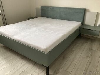 Posteľ