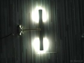 Lampa na stenu