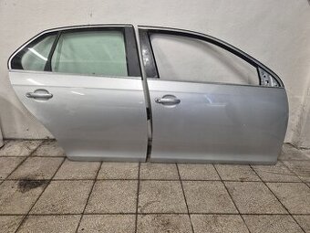 Predám dvere na Volkswagen Jetta mk5 STRIEBORNE