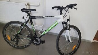 CTM Terrano 1.0 s prilbou a cyklistickými rukavicami