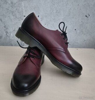 1461 Cherry red EU40