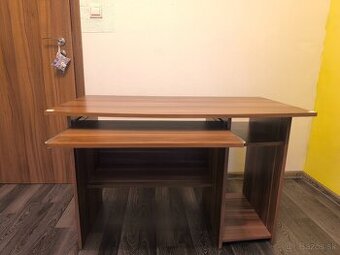 Písací kancelársky stol