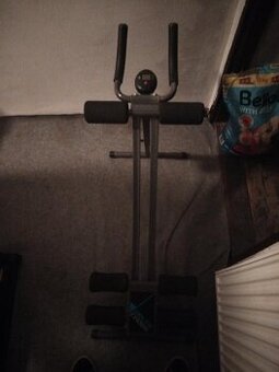 posilňovač brušných svalov