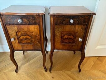 Predám 2 zrenovované starožitné stolíky