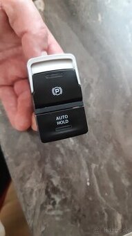 Golf 7 tlačidlo ručnej brzdy