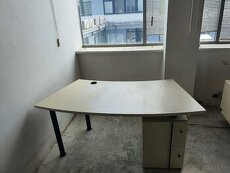 Velky kancelarsky / pisaci stol - 1