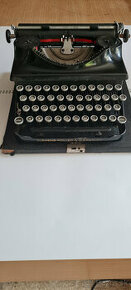 Starý písací stroj - 1