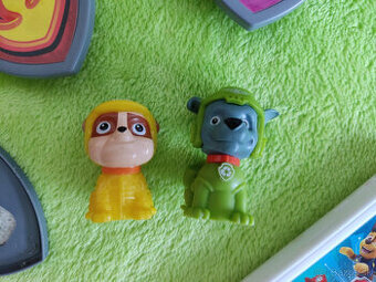 Paw patrol Rocky, Rubble šteniatka + odznaky