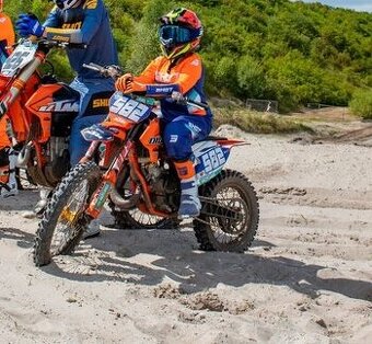 Kvalitný juniorský a detský oranžový set shot