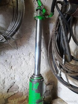 Hydraulicky piest