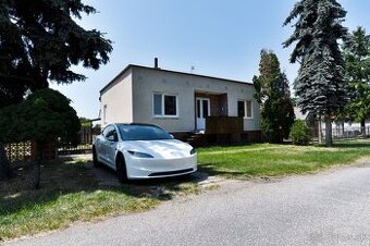 Na predaj: Rodinný dom s veľkým pozemkom– Šurany, časť Kopec
