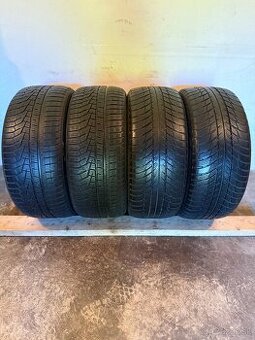 Zimné pneumatiky 225/50/17 Bridgestone a Hankook