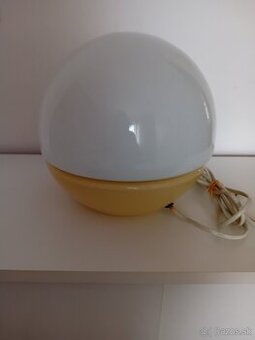 Retro lampa a stínidlo na lustr