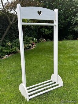 Ručne robeny detsky vesiak