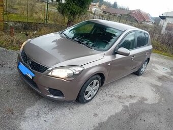 Kia Ceed 1,4.66kw,benzin,2009