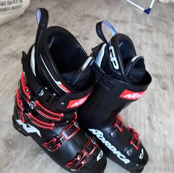 lyžiarky špičkový model Nordica Dobermann GP 130