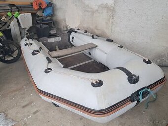 Čln kolibri s motorom honda 4,5