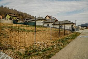 Beňuš - Oplotený stavebný pozemok v dobrej lokalite