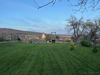 Ladice - krásny stavebný pozemok s malou chatkou 863 m2