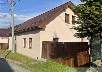 Zrekonštruovaný banícky dom v obci Smolník