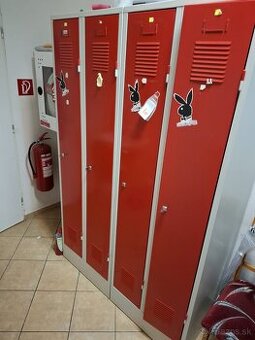 Na predaj kovová šatňová skrinka dvojdverová