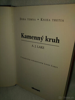 Kamenný kruh (Doba temna - kniha tretia)