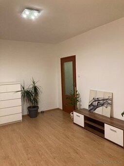 Skrinka pod TV
