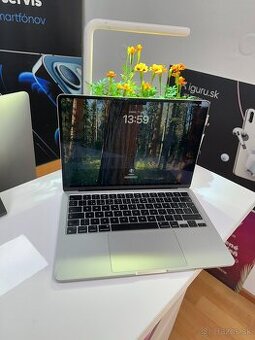 MacBook Air 13" s čipom M2