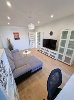 2 izb. byt centrum Košíc, Národná trieda, balkón, zariadený