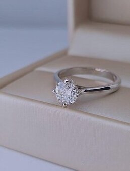 🕊️ Luxusný zásnubný prsteň s diamantom 1,01 ct + HRD 🕊️