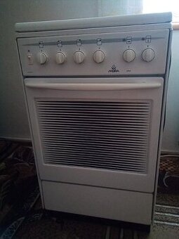 Predám zachovalý kombinovaný sporák Mora 2224