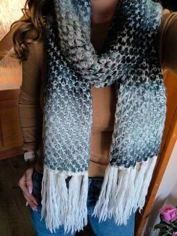 Dámsky pletený šál Guess