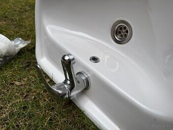 Nové umývadlo s batériou