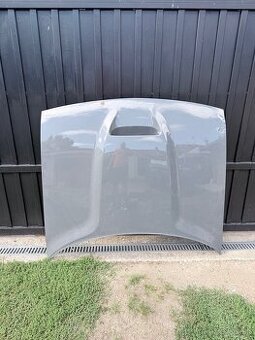 Kapota dodge challenger