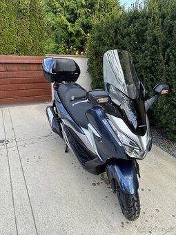 Honda forza 300