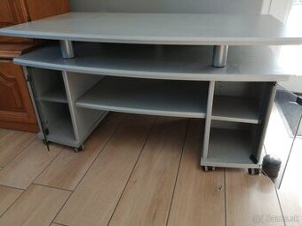 Stolík pod TV