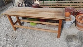 Drevená lavica 50eur, kovový stojan na kvety 15eur