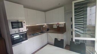 Na prenájom veľký 2 izbový byt Nitra - spodok Klokočiny, skv