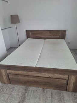 Manzelska postel a komoda