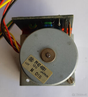 Krokovy motor Nippon PF42-48D1, 5V, 12Ω