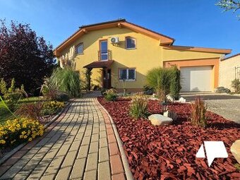 REZERVOVANÝ- Predaj 6-izbový rodinný dom Čechynce