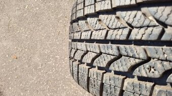 Zimná pneu Goodyear 215/70r15c ako nová
