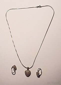 Strieborná retiazka s príveskom a náušnicami